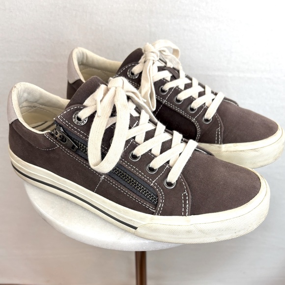 TAOS Women's Z-Soul Sneaker Shoe Support Comfort Grey Flat Canvas Lace Up 7.5 - Picture 3 of 13